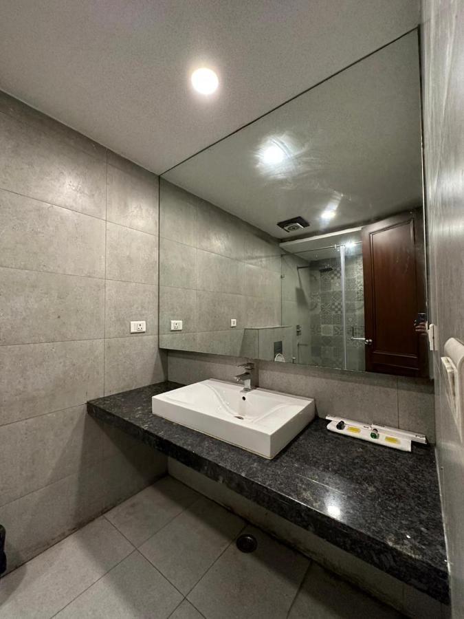 Hotel The Imperio New Delhi Luaran gambar