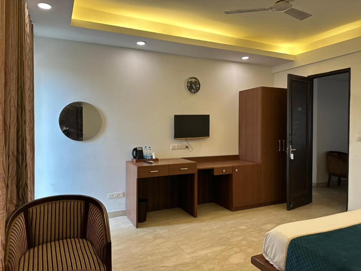 Hotel The Imperio New Delhi Luaran gambar