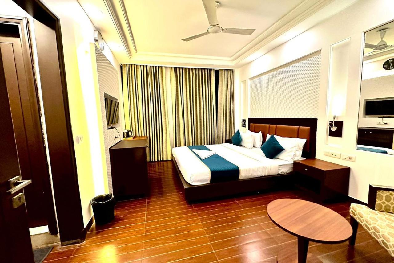 Hotel The Imperio New Delhi Luaran gambar