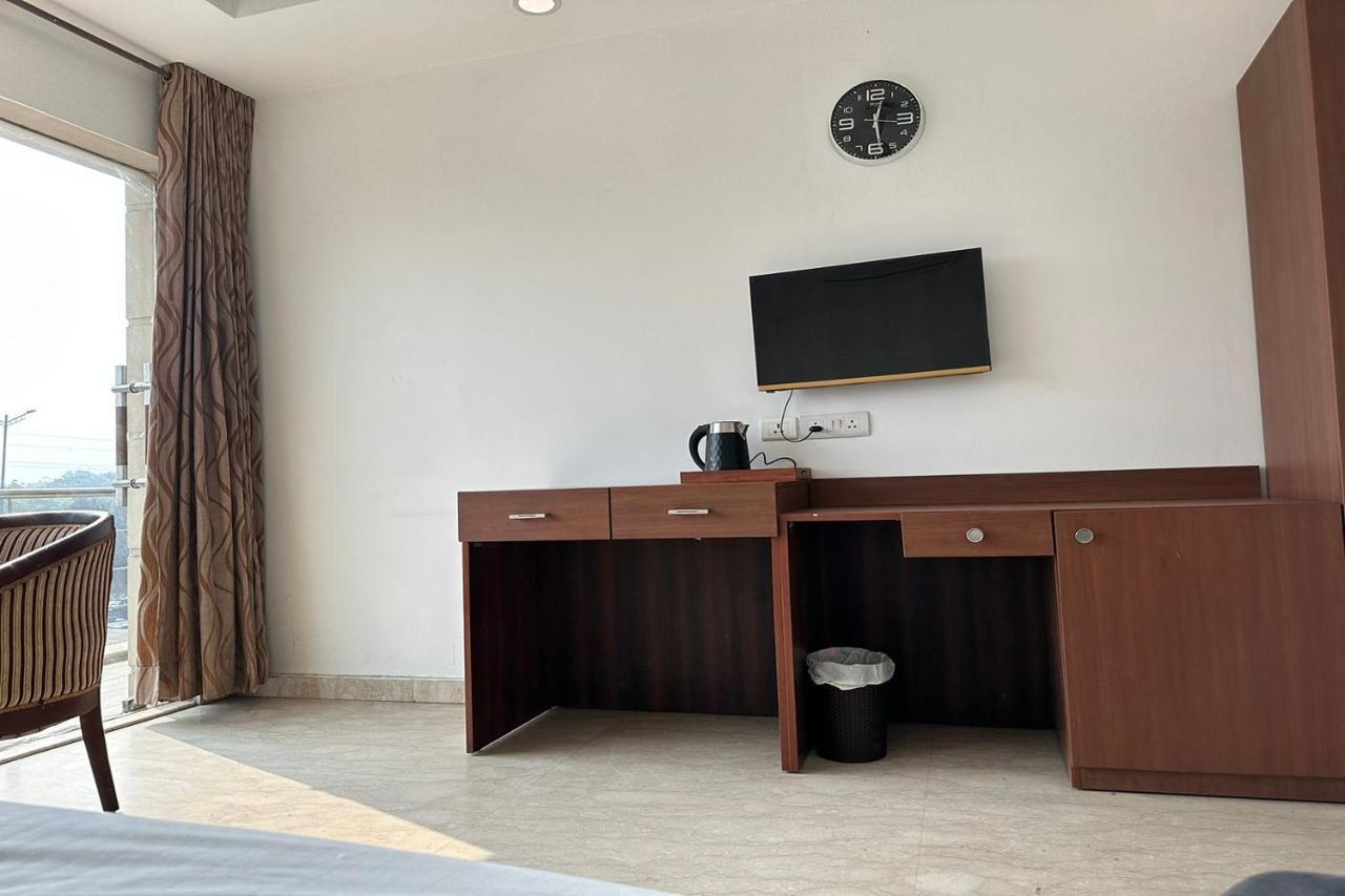 Hotel The Imperio New Delhi Luaran gambar